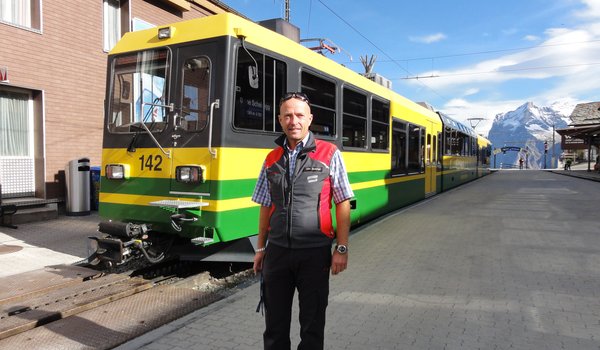 Mitarbeitende und Lernende der Jungfraubahnen 